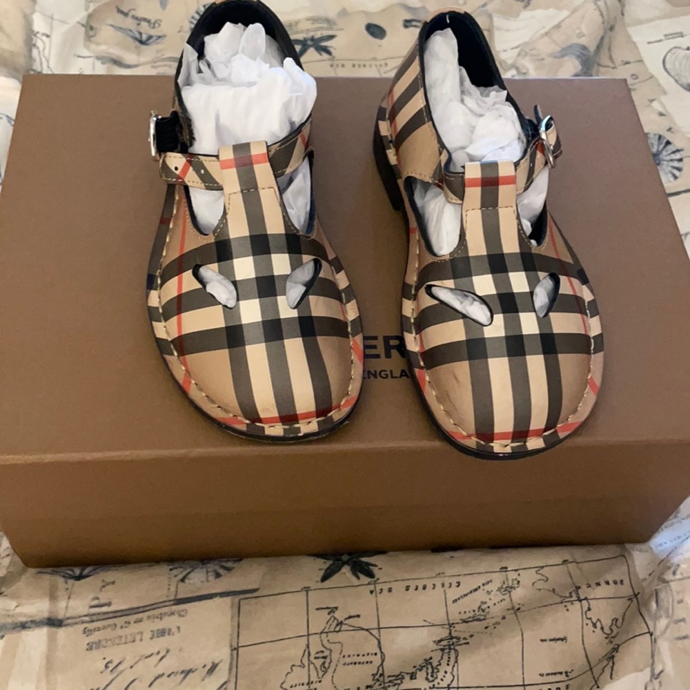 Little girls shoes